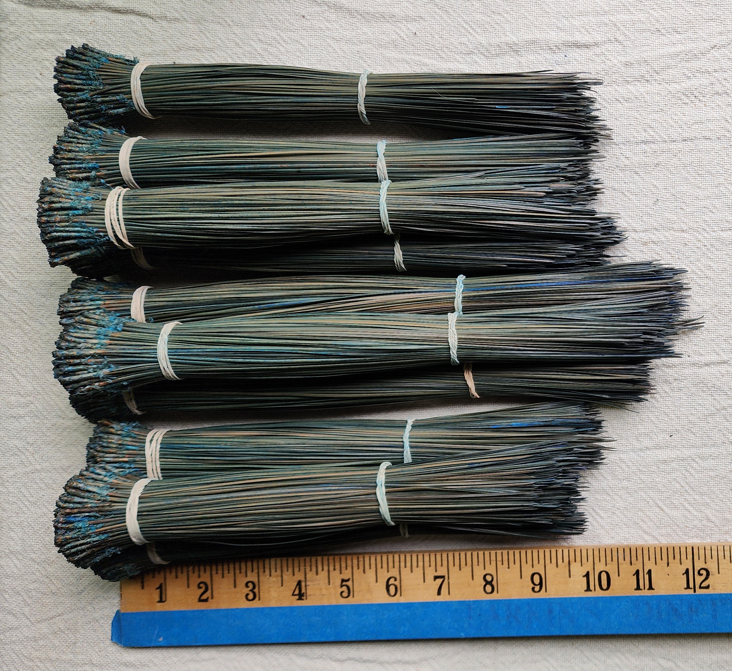 Pine Needle Glycerin Light Turquoise-Green Variegated - One 2 oz Bundle